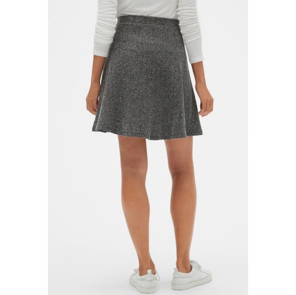 FINAL SALE 🆕🌿gap SKIRT🌿 - Picture 3 of 8